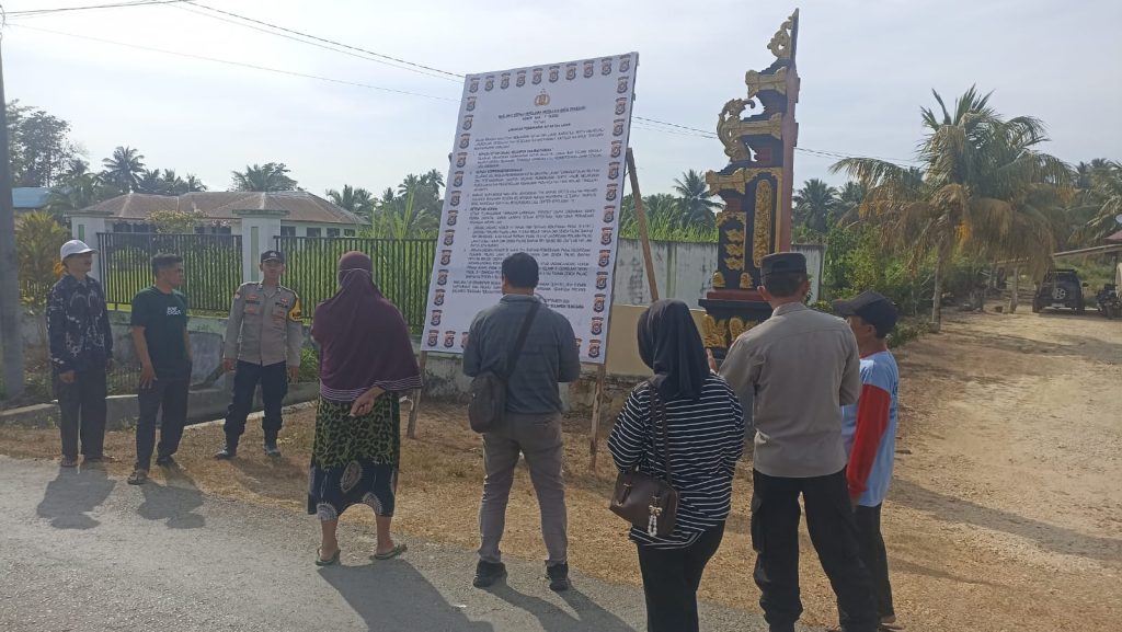 cegah karhutla melalui pemasangan baleho maklumat kapolda sultra
