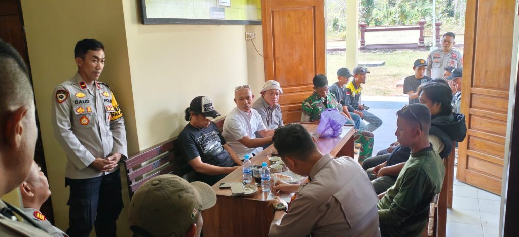 Kepolisian Resor (Polres) Konawe Selatan memfasilitasi kegiatan mediasi antara Aliansi Masyarakat Watumerembe dan manajemen PT Sentratama Karya Cemerlang (SKC) di Mako Polsek Palangga, Kabupaten Konawe Selatan